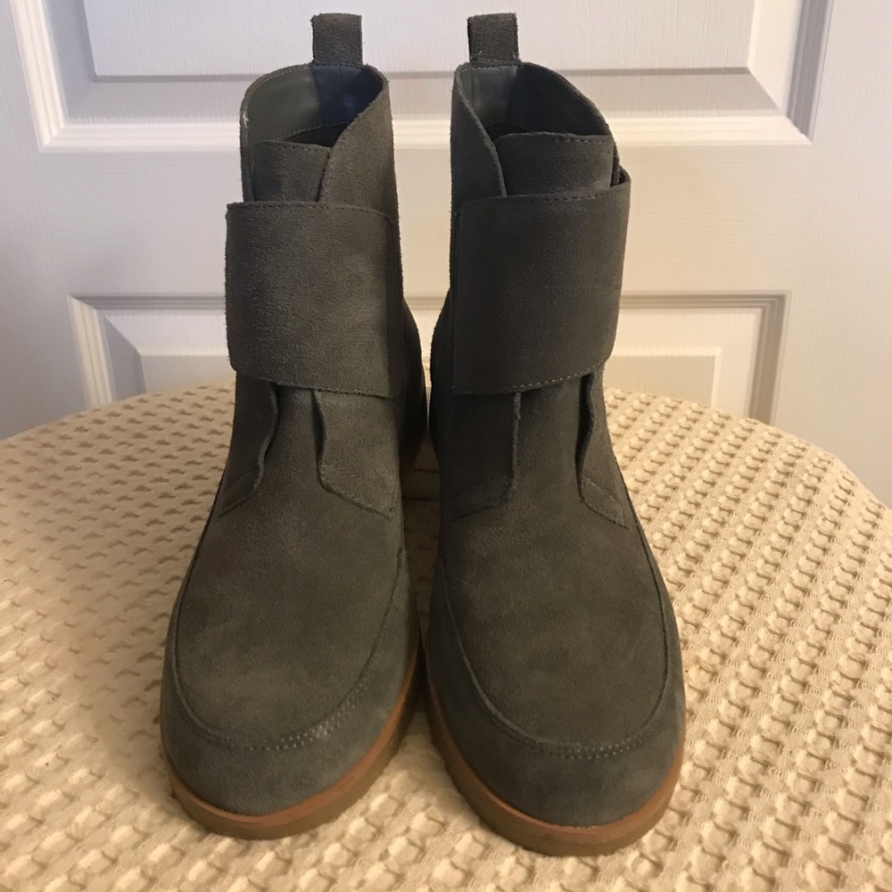 Aerosoles Dark Grey Full Moon Ankle Boot Size 9.5M